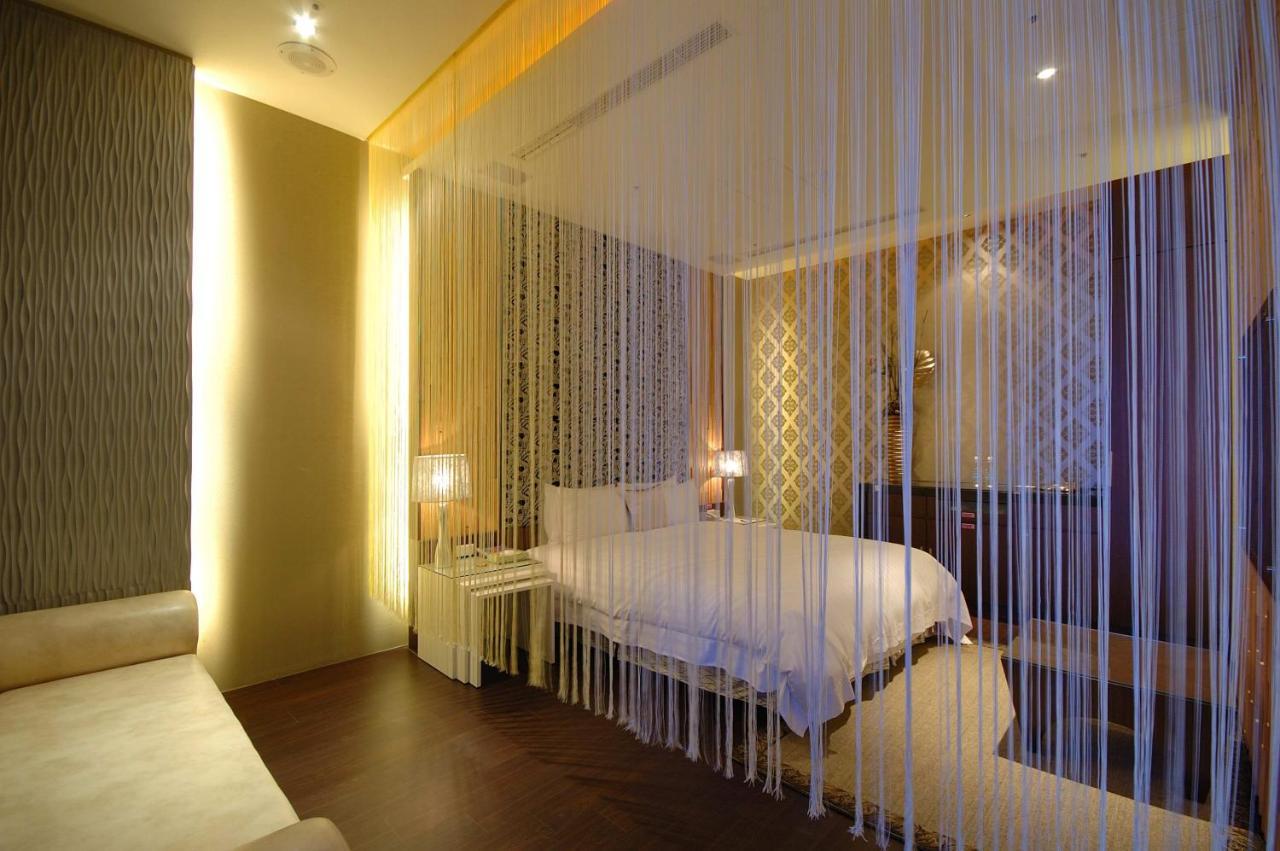 Dubai Motel Yilan Екстериор снимка