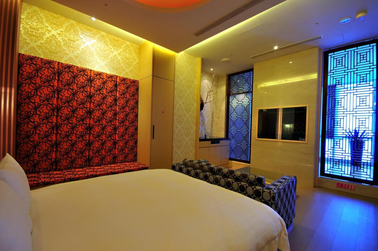Dubai Motel Yilan Екстериор снимка