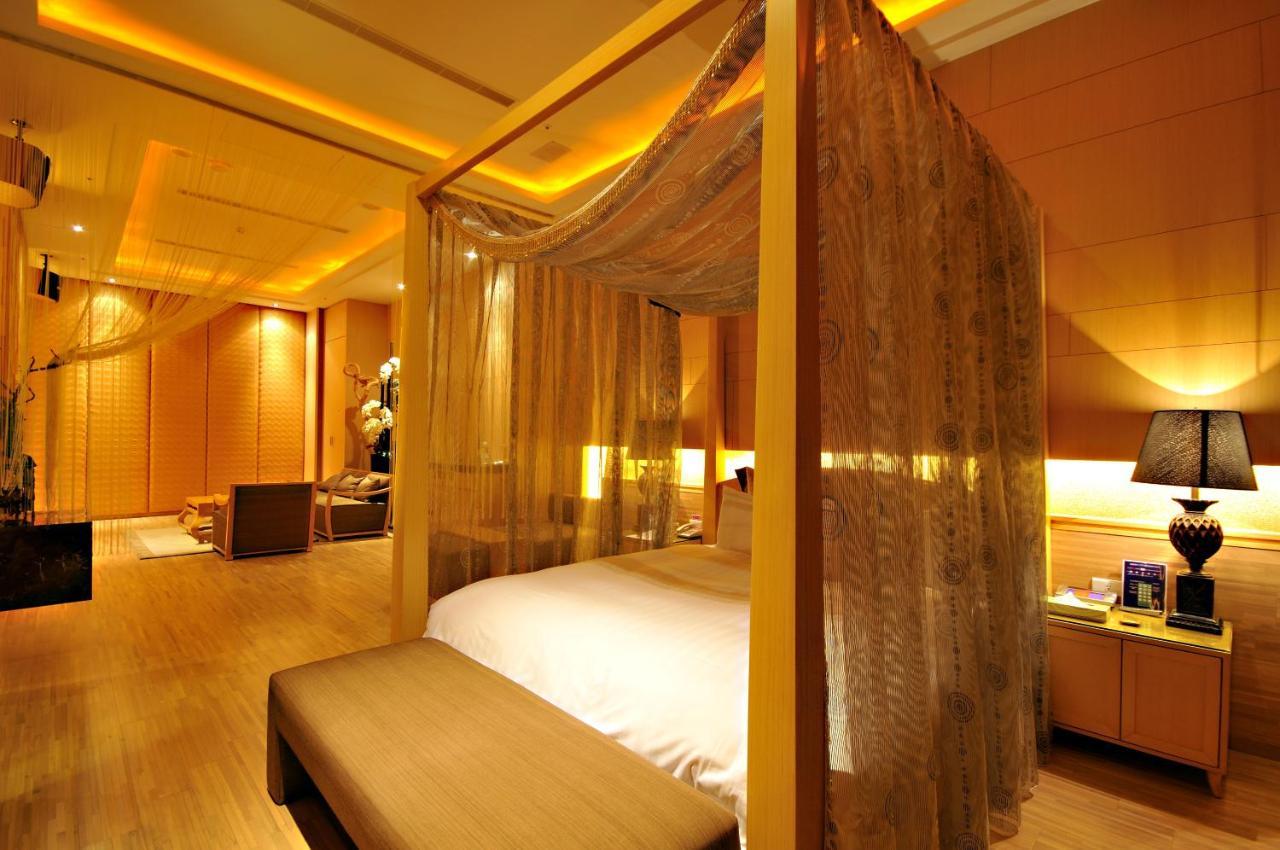 Dubai Motel Yilan Екстериор снимка