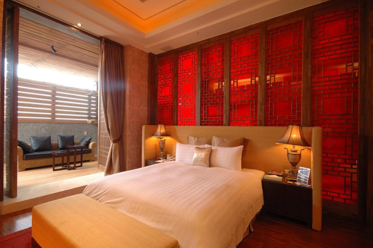 Dubai Motel Yilan Екстериор снимка
