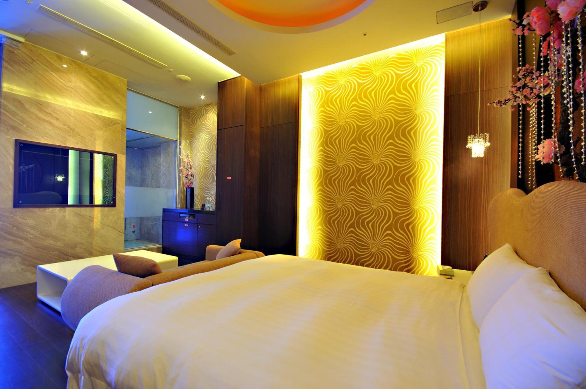 Dubai Motel Yilan Екстериор снимка