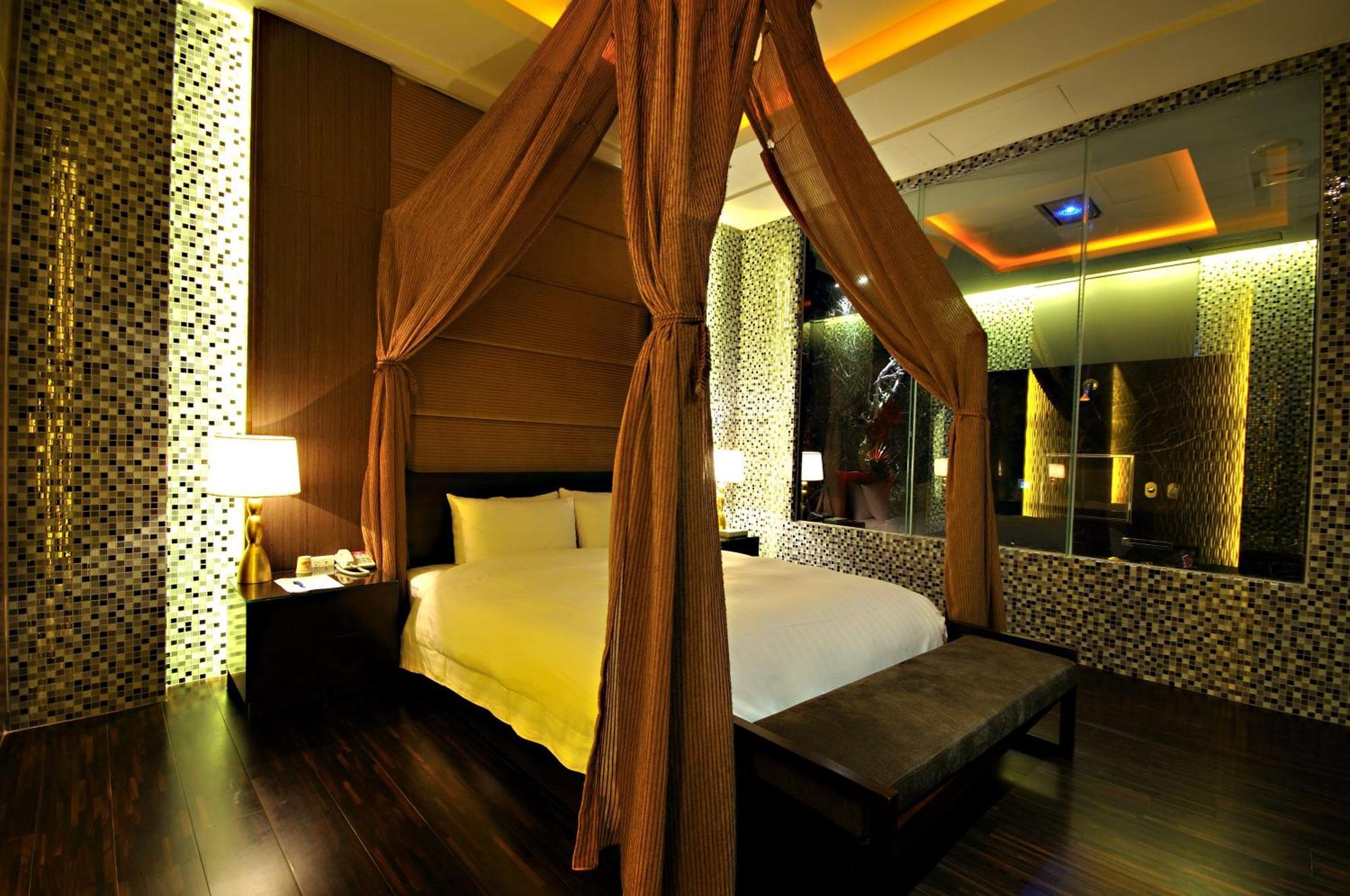 Dubai Motel Yilan Екстериор снимка