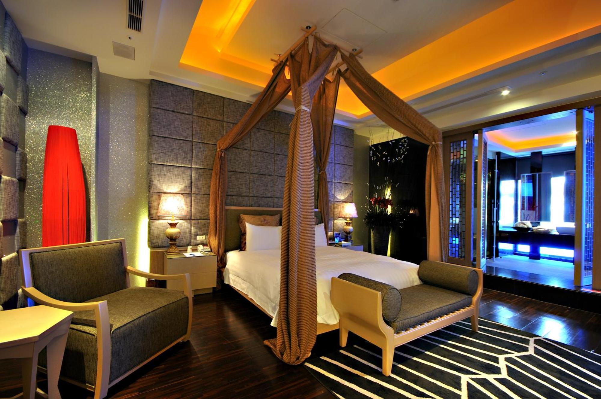 Dubai Motel Yilan Екстериор снимка