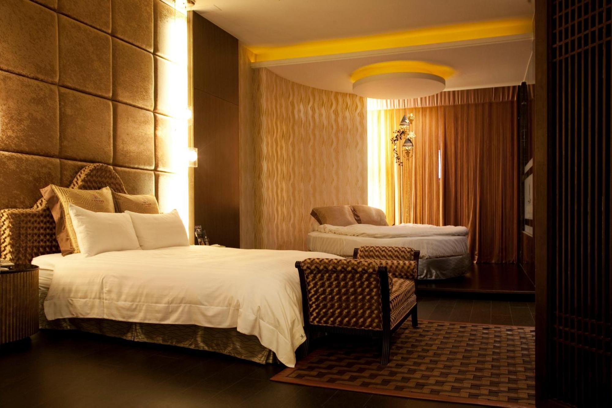 Dubai Motel Yilan Екстериор снимка