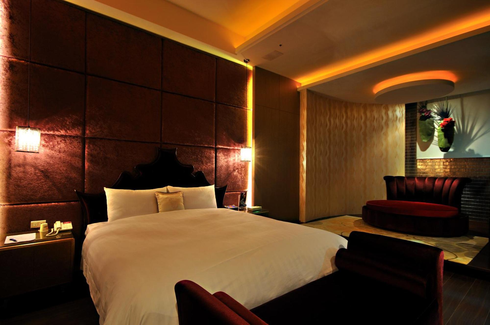Dubai Motel Yilan Екстериор снимка
