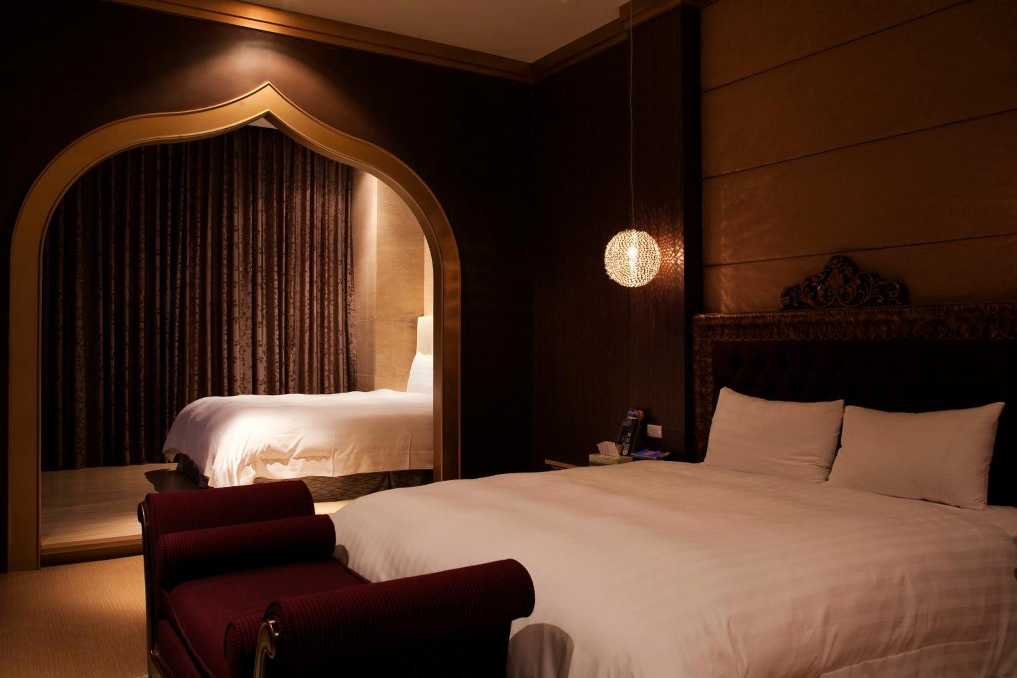 Dubai Motel Yilan Екстериор снимка