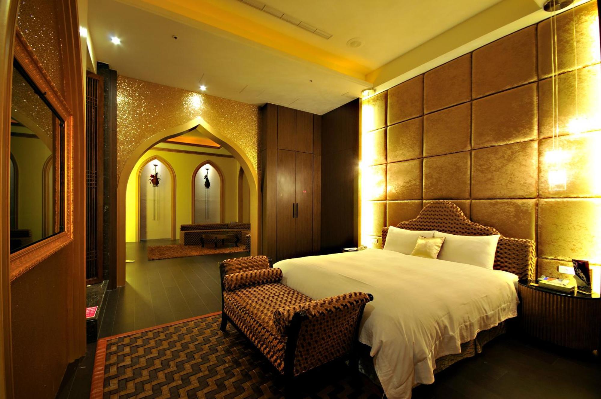 Dubai Motel Yilan Екстериор снимка