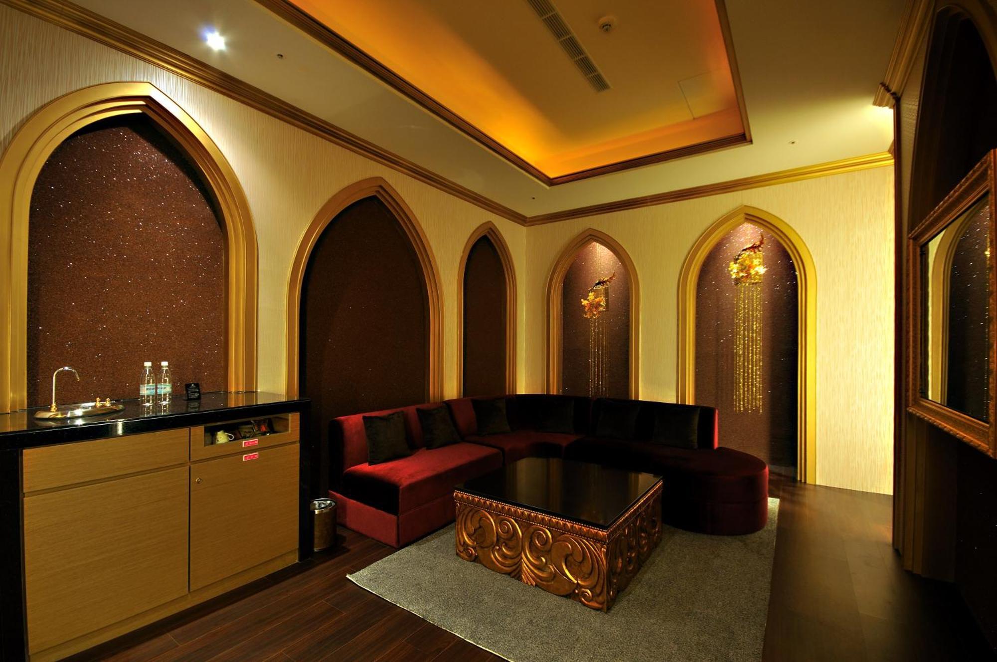 Dubai Motel Yilan Екстериор снимка