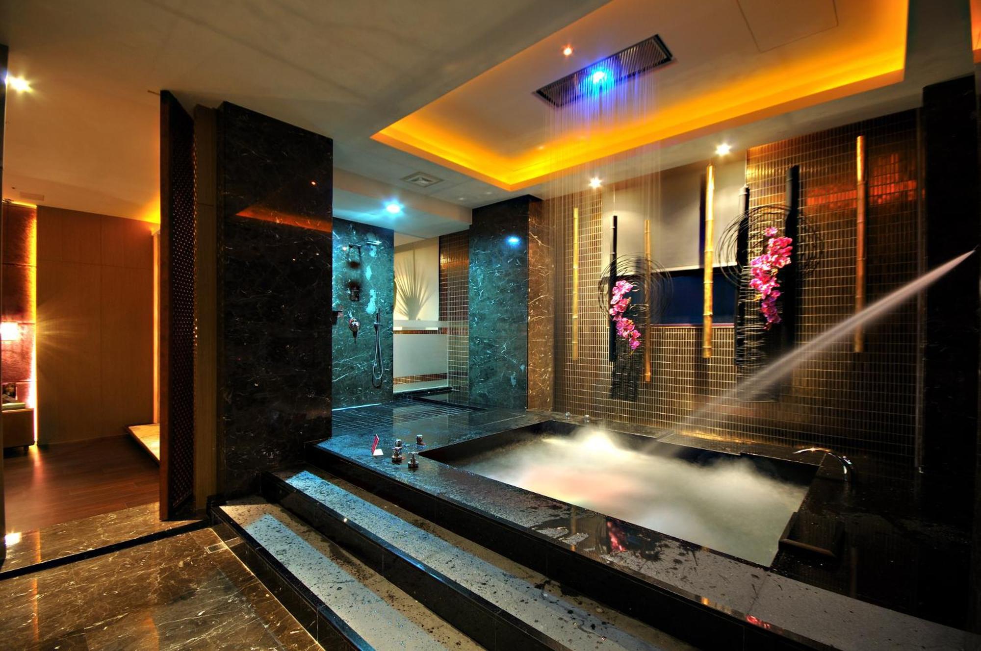 Dubai Motel Yilan Екстериор снимка