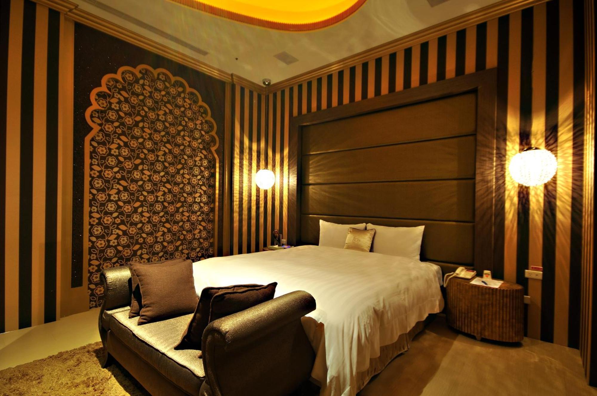 Dubai Motel Yilan Екстериор снимка