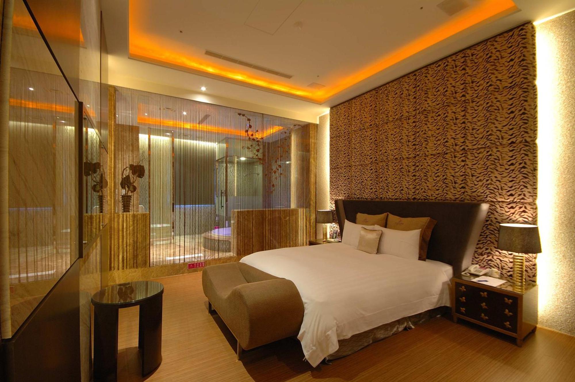 Dubai Motel Yilan Екстериор снимка