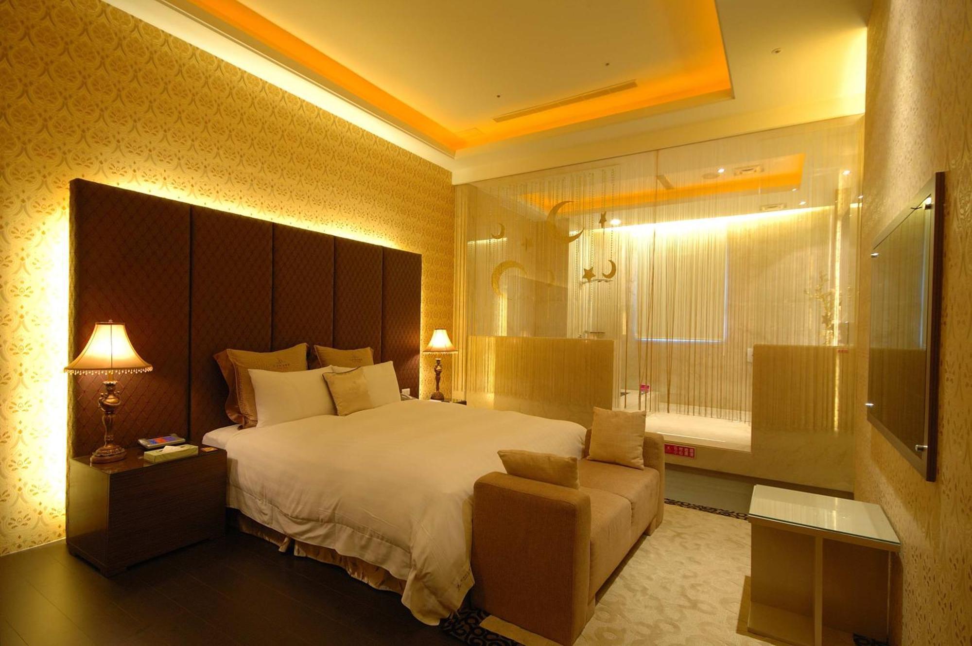 Dubai Motel Yilan Екстериор снимка