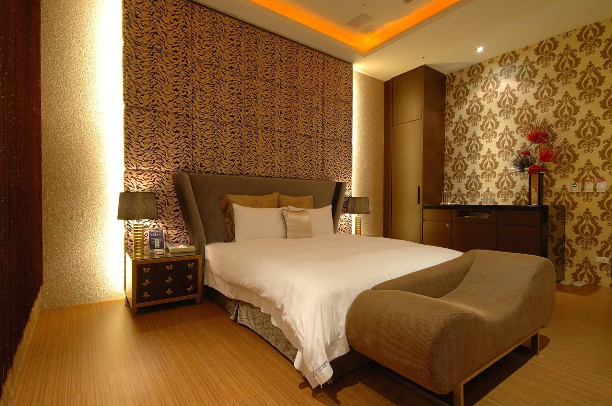 Dubai Motel Yilan Екстериор снимка