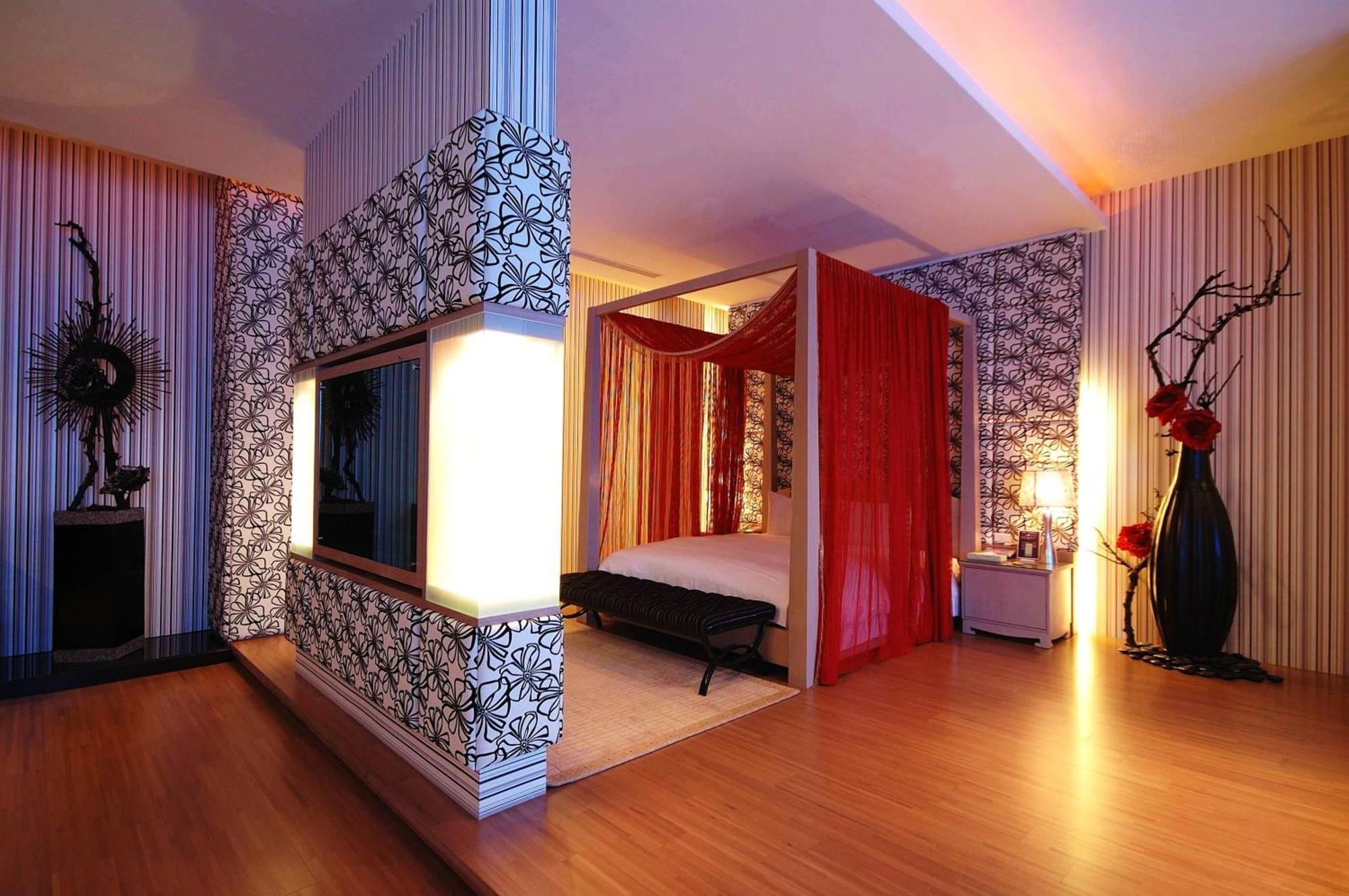 Dubai Motel Yilan Екстериор снимка
