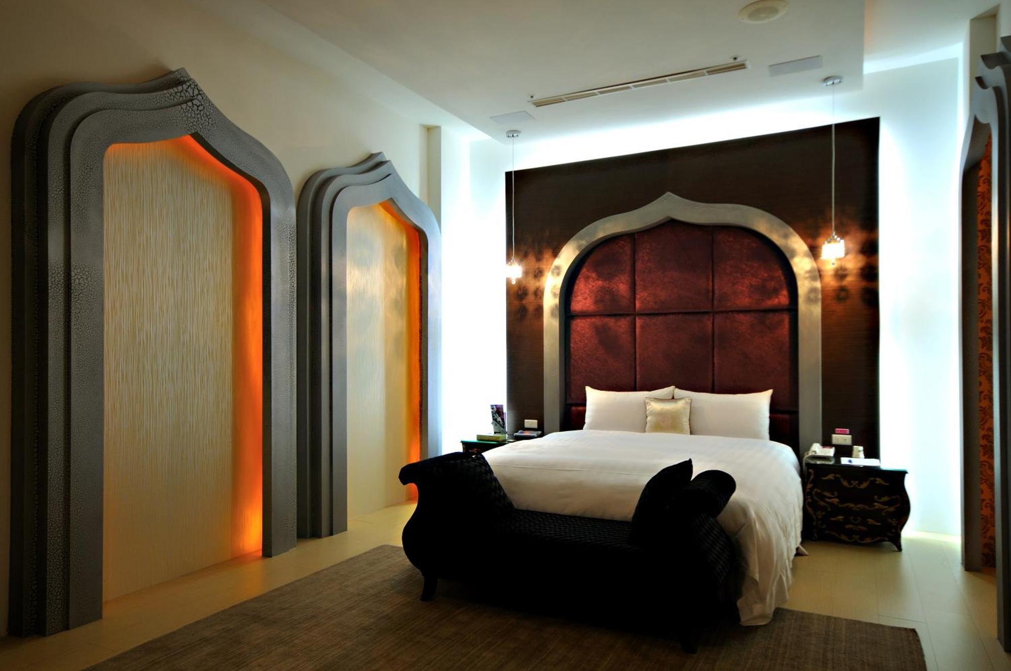 Dubai Motel Yilan Екстериор снимка