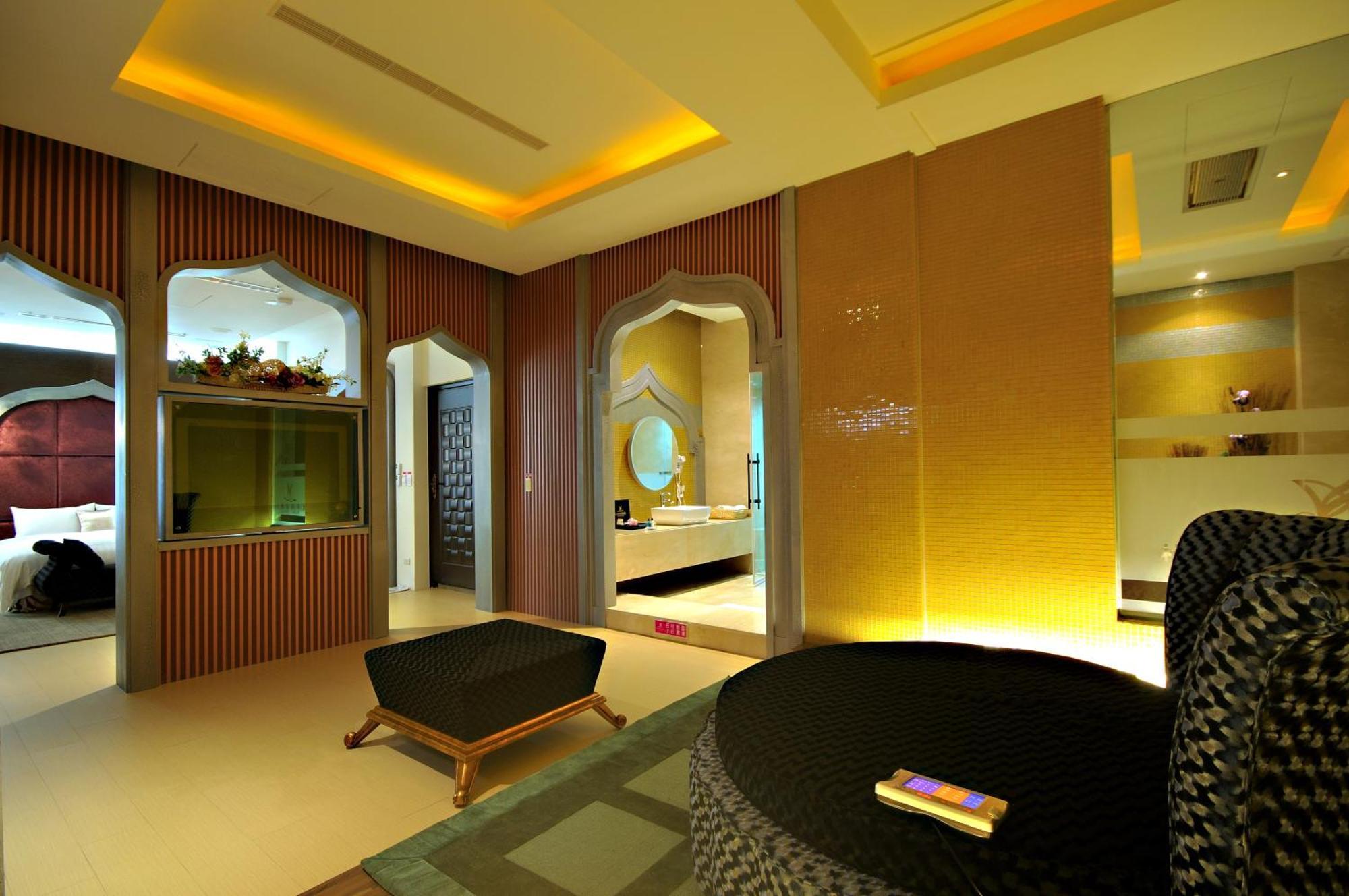 Dubai Motel Yilan Екстериор снимка