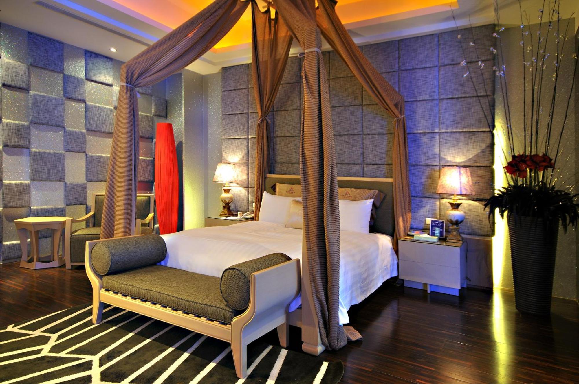 Dubai Motel Yilan Екстериор снимка