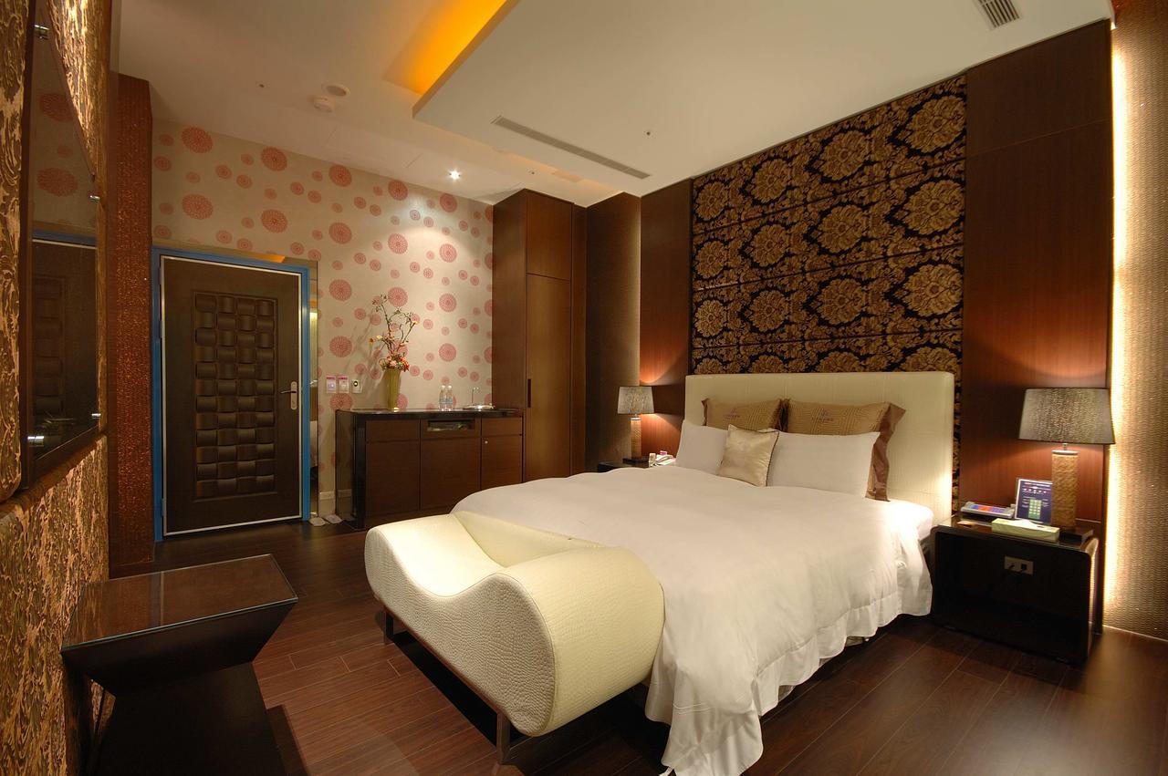 Dubai Motel Yilan Екстериор снимка