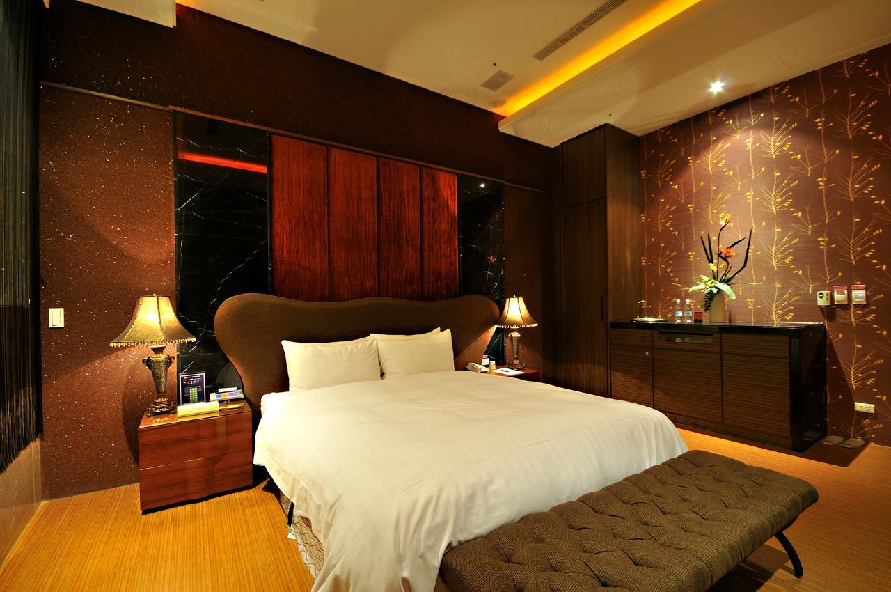 Dubai Motel Yilan Екстериор снимка