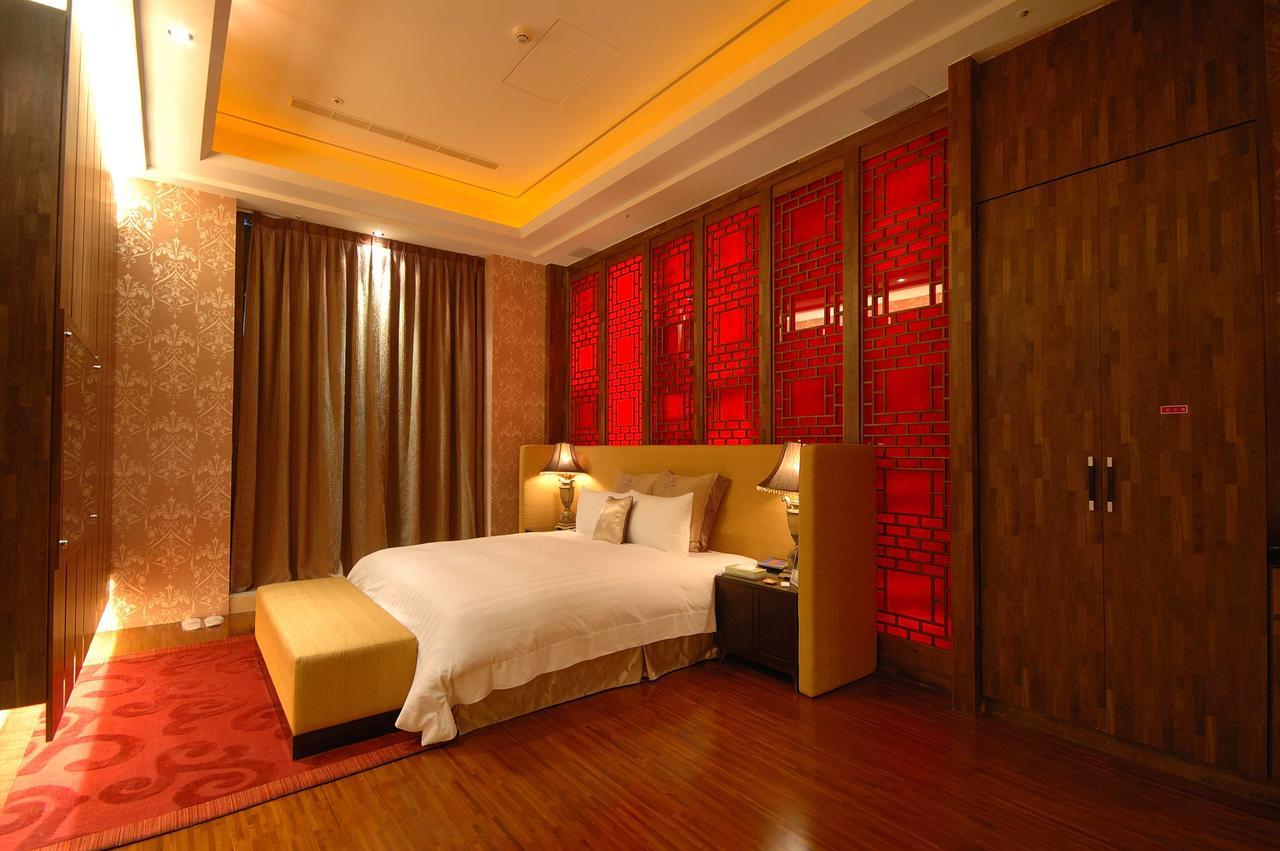 Dubai Motel Yilan Екстериор снимка
