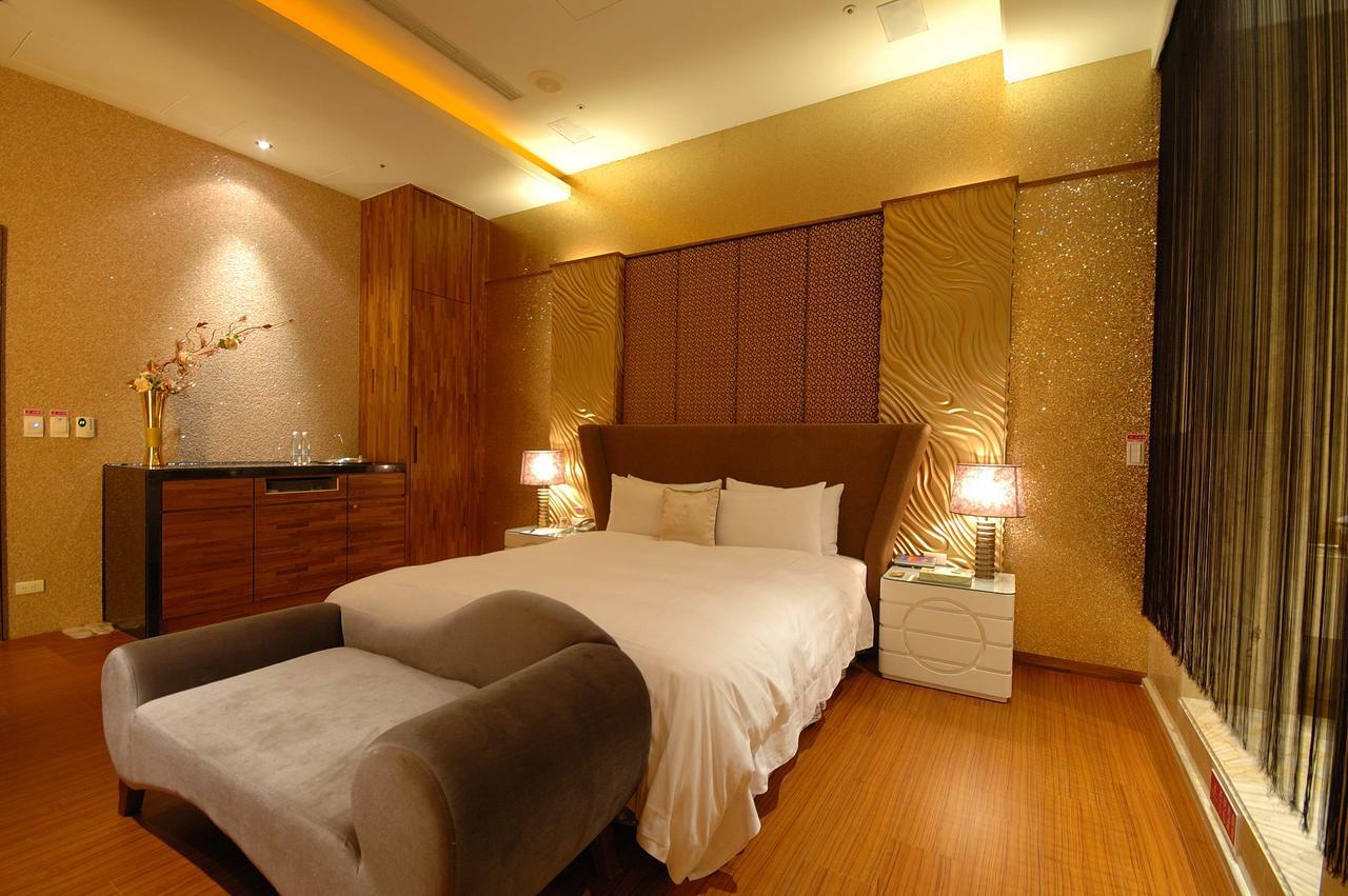 Dubai Motel Yilan Екстериор снимка