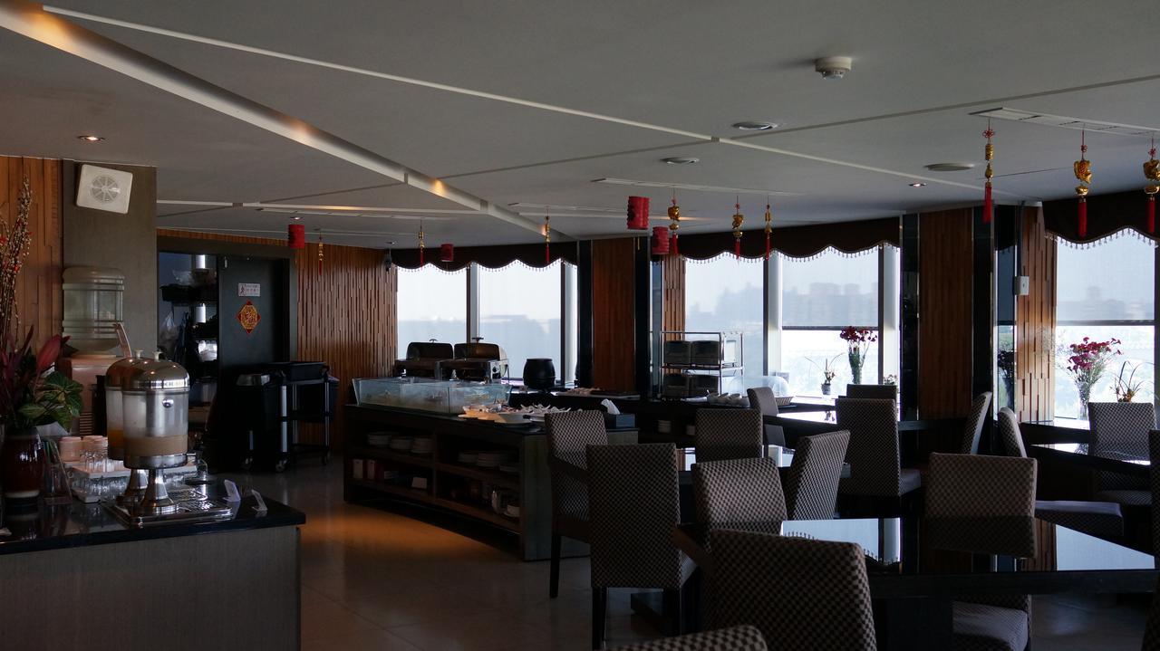Dubai Motel Yilan Екстериор снимка