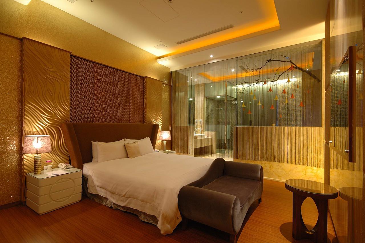 Dubai Motel Yilan Екстериор снимка