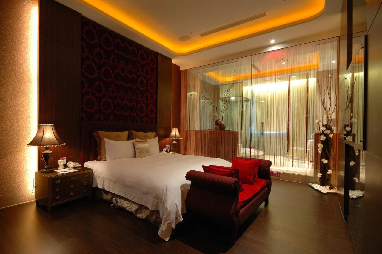 Dubai Motel Yilan Екстериор снимка