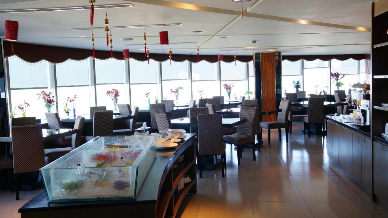 Dubai Motel Yilan Екстериор снимка